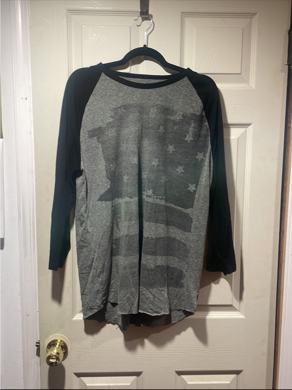 American Eagle Outfitters Gray & Black Athletic Fit Raglan Tee